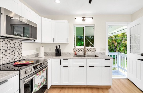 Kapoho House | Lovely 2-bedroom Hawaiiana near historic Pāhoa Town close to Black Sand Beaches