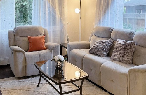 Northeast Anchorage Apartment | Lovely 3 Bedroom Apartment Near JBER