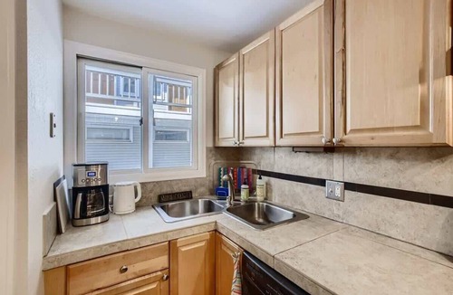 Whittier Apartment | Lovely Pearl St Condo 1 BDR/1 BA Downtown Boulder