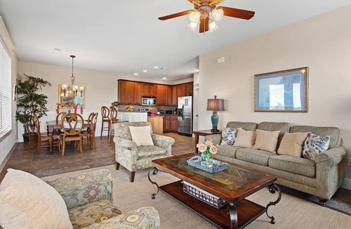 Jonestown Condo | Lovely Villa in the Hollows, Lake View, 4 Pools