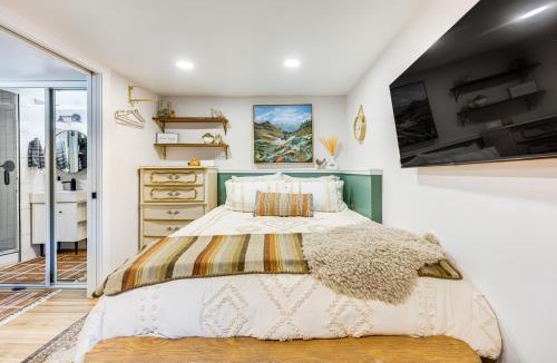 Manitou Springs Apartment | 'Lovers Lane Chalet' Dtwn Manitou Springs Studio!