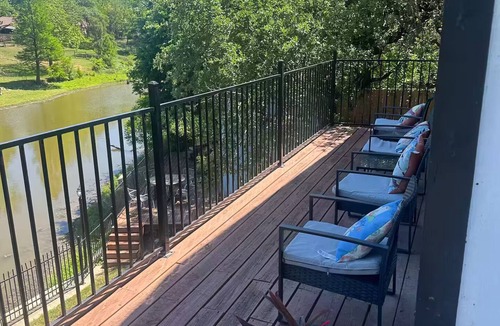 Windsor Hills House | Low Summer rates, Pond views , SLPS 12