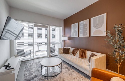Midtown Apartment | Lux Mocha Downtown Self Check-in Balcony