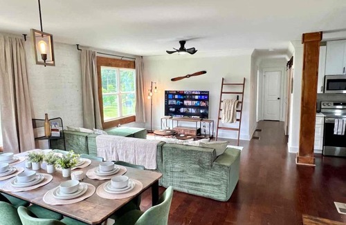Epworth Apartment | Luxe 2 500 Sq ft Historic Retreat-Near Blue Ridge