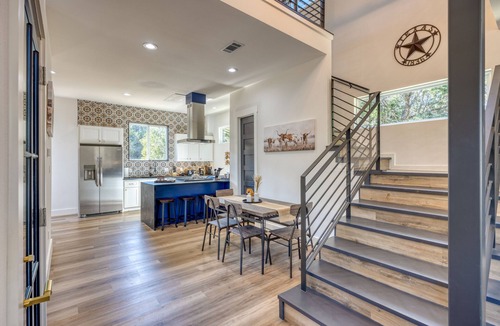 Driftwood House | Luxe 4BDR with Pool, Hot Tub, Game Room & Fire Pit | Maverick by AvantStay