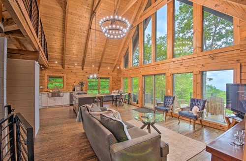 Jasper House | Luxe Jasper Cabin w/Deck + Blue Ridge Mtn Views!