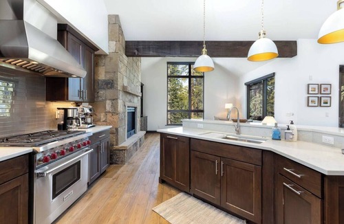 Warrior's Mark Ski Chalet | Luxe Mountain Chalet on the Blue River near Main