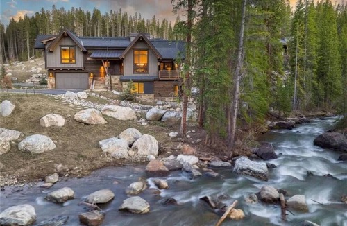 Warrior's Mark Ski Chalet | Luxe Mountain Chalet on the Blue River near Main