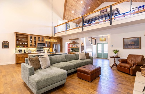 Old Fields Cabin | Luxe Mountain Haven - Mountain Views, Hot Tub, Game Loft