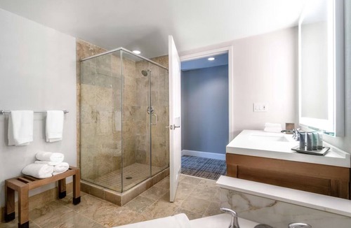 Braselton Hotel | Luxe Retreat Perfect for Groups Seeking Culinary Delights Near Winery l 3 Rooms