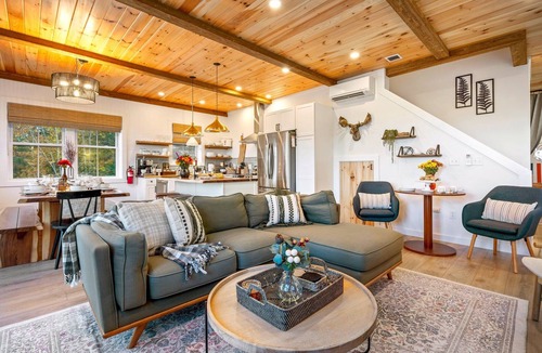 Bethel House | Luxe Retreat: Sleeps 16, Hot Tub, Sauna & Movie Room