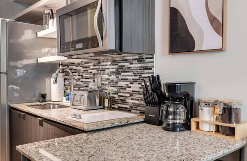 Downtown Cincinnati Apartment | Luxe Studio with Rooftop Pool