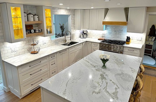 Eastham House | Luxurious 4 Bd/2 Ba Main house with Spa-pool and Separate 1 Bd/1 Ba Apartment