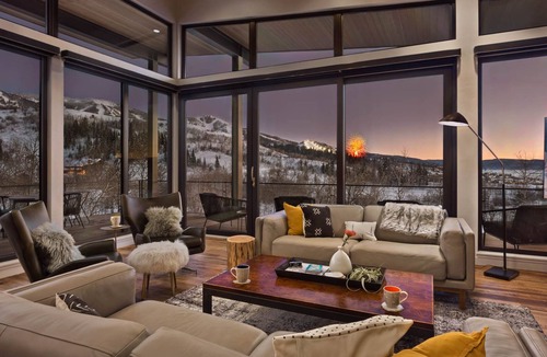 Steamboat Springs House | Luxurious + Hot Tub + Private + Views - Chalet Cascada