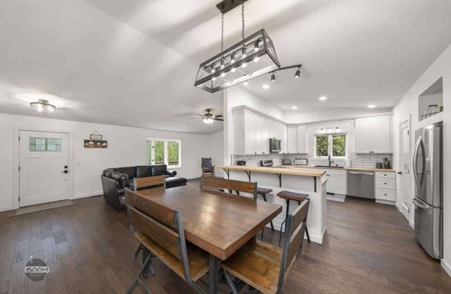 Wasilla House | Luxurious Master w/Aurora Views Near Hatcher Pass!