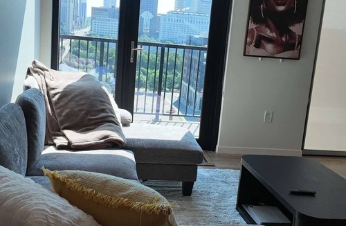 Downtown Columbus Apartment | Luxury 1 bedroom skyline suite Downtown Columbus with the city view