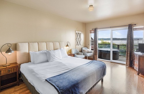 Camano Island Resort | Luxury 10-Bedroom Camano Island Resort — Perfect for Families, Retreats & Events