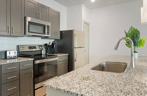Stony Ridge North Apartment | Luxury 1BD/1BA Next to Airport 8653