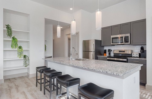 Stony Ridge North Apartment | Luxury 2BD/2BA Near Airport 3386