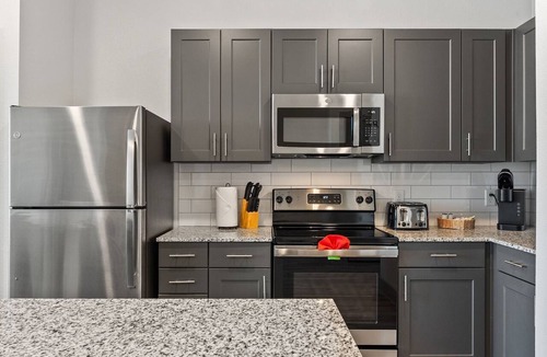 Stony Ridge North Apartment | Luxury 2BD/2BA Next to Airport dpp6