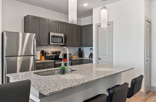 Stony Ridge North Apartment | Luxury 2BD/2BA Next to Airport dpp6