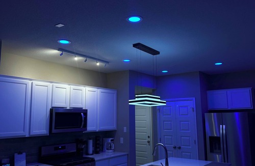 Austin House | Luxury 2S Condo Hot Tub Gym Pool Airport