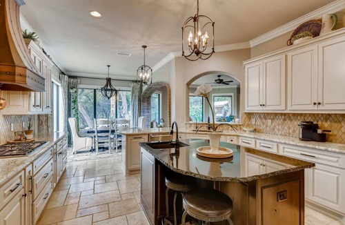 Greenshores House | * Luxury 4500 sf home* Pool/Spa * near Lake Austin