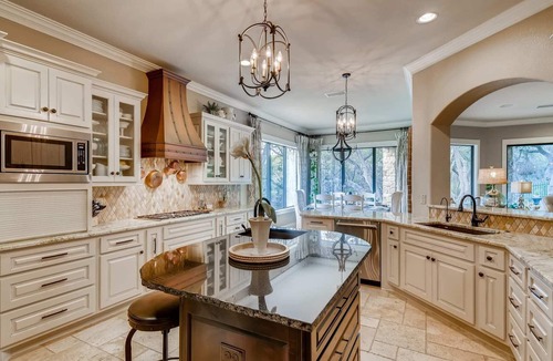 Greenshores House | * Luxury 4500 sf home* Pool/Spa * near Lake Austin