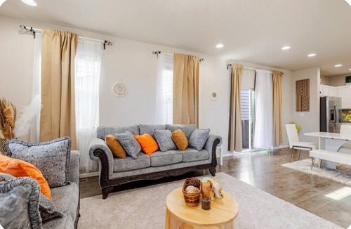 Gateway House | LUXURY 4BR + 2 CAR GARAGE RETREAT IN PRIME LOCATION.DENVER