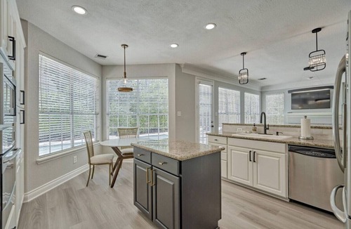 The Woodlands House | Luxury 4BR/3Bath with the heated pool and Spa