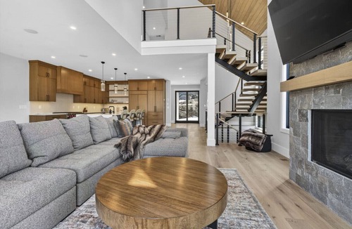 Lincoln Villa | Luxury 4BR Townhouse @ Loon | South Peak Retreat