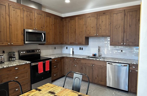 Winter Park House | Luxury 5br 4.5 Bath, 2 Primary Bedrooms! Across from Ski Resort. License 005650