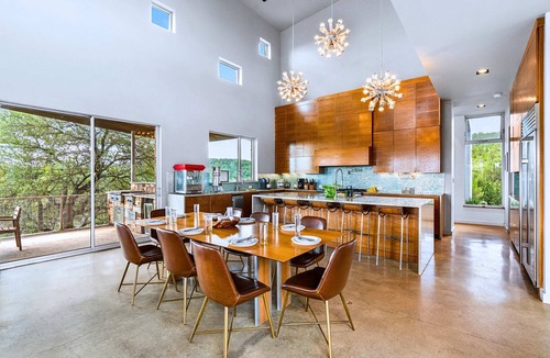 Dripping Springs Cottage | Luxury 7BR Hill Country Gem With Barndominium
