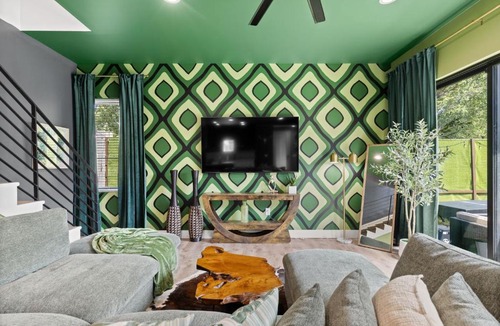 South Manchaca House | Luxury Austin Retreat for 30 with Pool Sauna Plunge