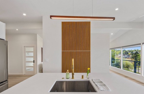 Sunset Hill Condo | Luxury Ballard Waterview Stay - By Stadiums l Walk To Beach l Rays Boathouse