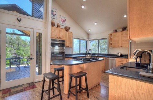 Durango House | Luxury Home with Great Views, Decks, Hot Tub, AC - 15 Min to Downtown Durango