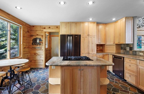 Granby House | Luxury Mountain Cabin: Hot Tub, Mtn Views, Game Room - Sleeps 10 - Winter Park