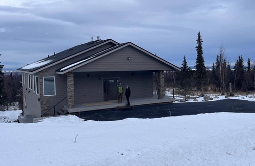 Basher House | Luxury Mountain House with Amazing Views and great Hiking in Anchorage