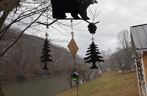 Strange Creek Cabin | Luxury Riverfront - Elk River Trail 2-bedroom cabin with Starlink.