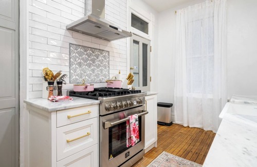 Italian Village House | Luxury Rose Manor - Perfect for Bachelorettes!