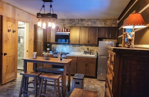 Saint Mary's Cabin | Luxury Spa Retreat with Private Hot Tub & Sauna