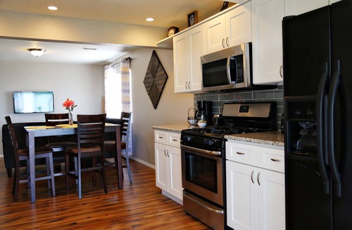 Peregrine Apartment | Luxury suite with kitchen, trails and lovely view
