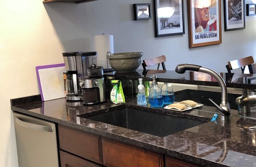 Dillon Condo | Luxury Top Floor 2/2 condo on Lake Dillon Jan. 1 to April 15.