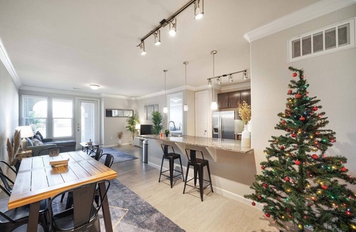 McNeil Apartment | Luxury Townhome + Pool | North Austin | Evonify 1460