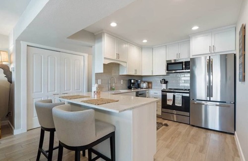 Briarcliff Condo | Luxury Waterfront Condo | Pool+Spa | Sleeps 4