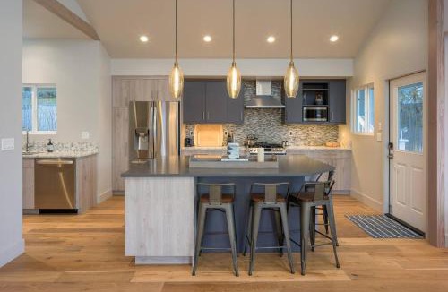 Eastsound House | Luxury Waterfront & Views, Private Beach, Golfing