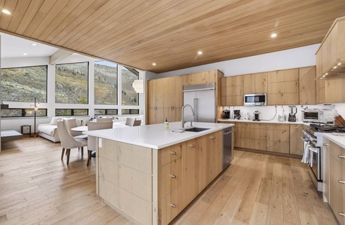 Intermountain House | Luxury West Vail Retreat - Hot Tub & Amenities