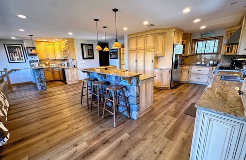 Carroll House | M1 Luxury home, walk to Mount Washington Hotel! AC, heated floor, stunning views. POOL/GYM!