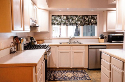 Sitka House | Magic Island Lodge - 4-bedroom home plus loft with 3 full bathrooms