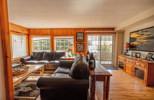 Sitka House | Magic Island Lodge - 4-bedroom home plus loft with 3 full bathrooms